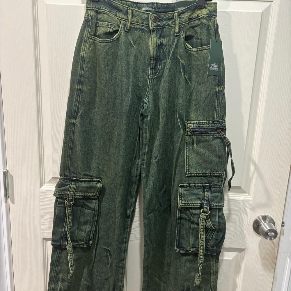Women’s Mid-Rise baggy Green Cargo Pants